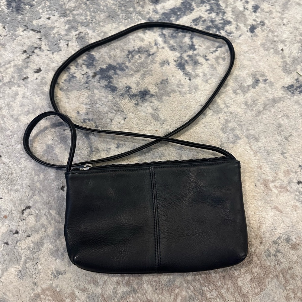 Le Donne handbag Black leather.83/4x 4 1/2 inches